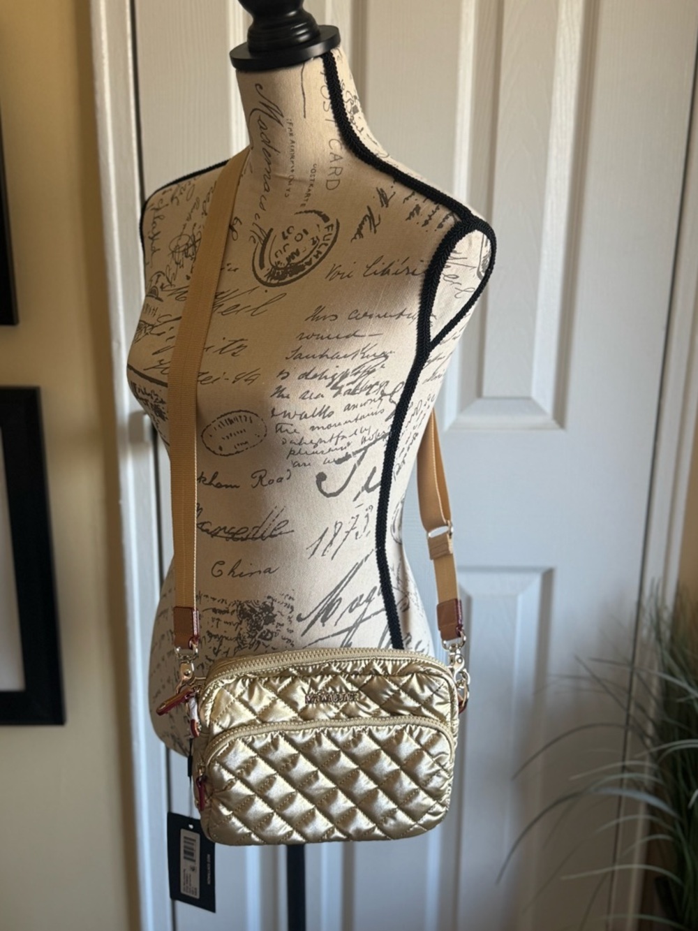 🎉QUICK SALE🎉MZ Wallace Light Gold Pearl Metallic Small Metro Camera Bag - Picture 2 of 9